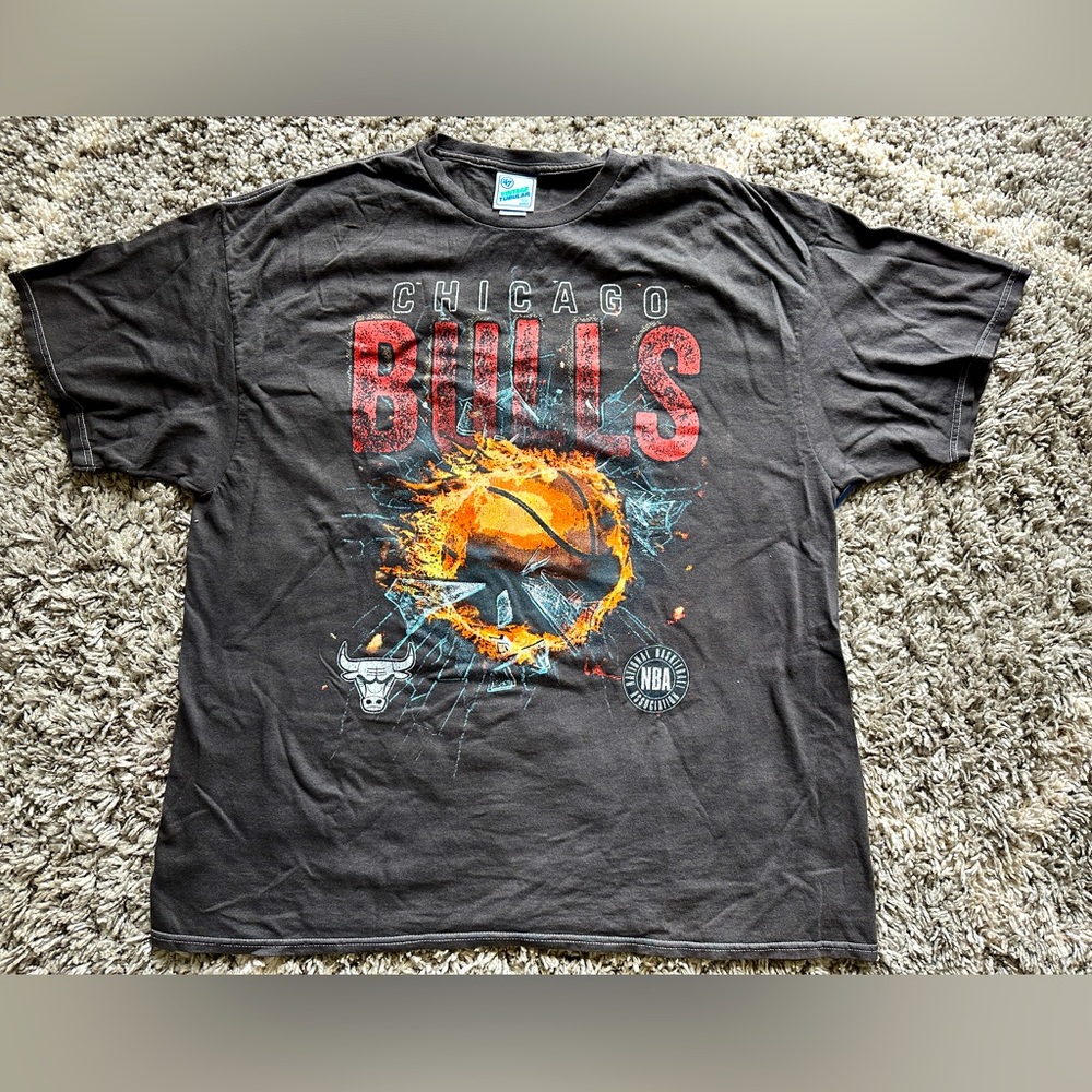 NWT Chicago Bulls Shattered backboard t-shirt